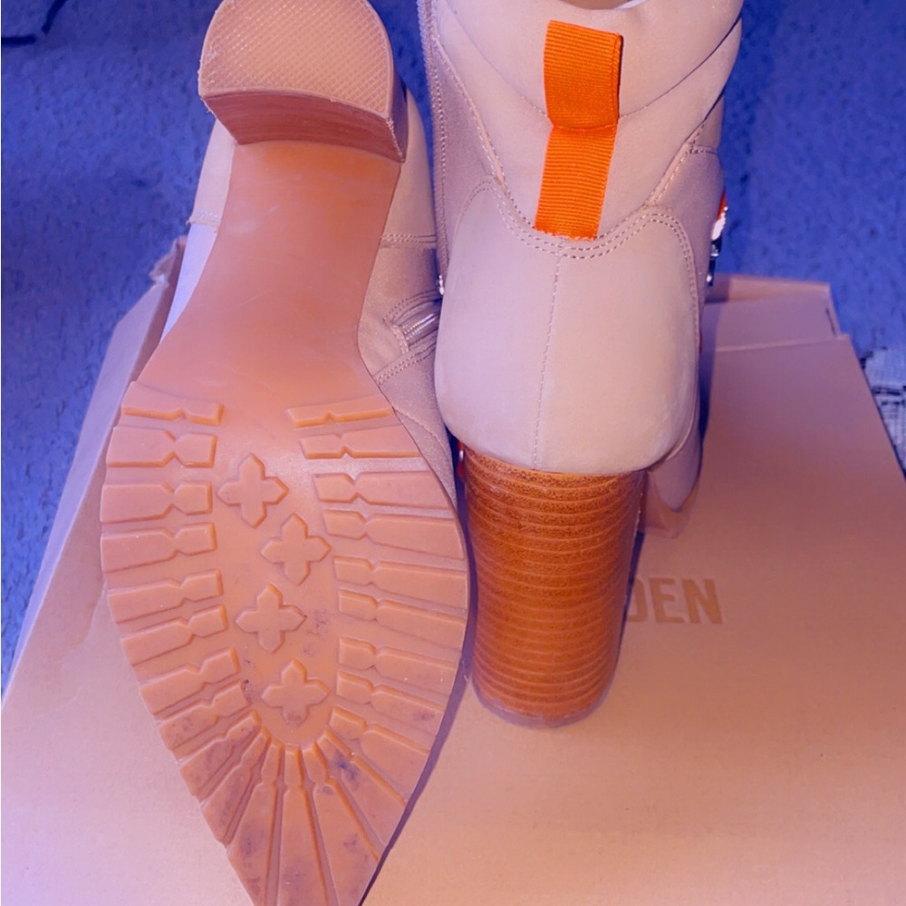 Stylish Women's Boots in Cream and Orange Steve Madden